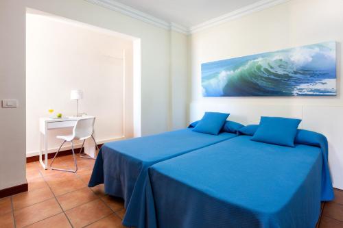 Habitación Familiar con vistas al mar del hotel Terrazas De Los Gigantes. Foto 5