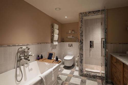 Suite del hotel The Athenaeum and Residences. Foto 4
