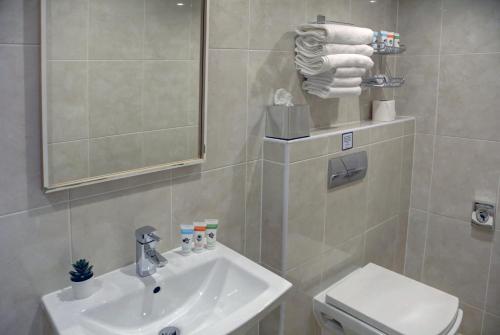 Habitación Doble Estándar - 2 camas del hotel Best Western Corona. Foto 7