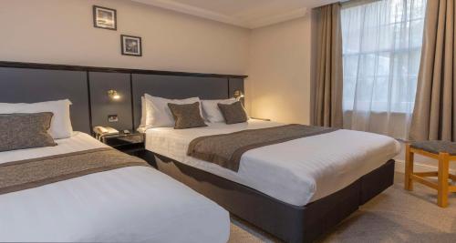 Habitación familiar - cama doble e individuales del hotel Best Western Corona