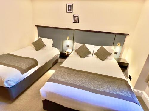 Habitación familiar - cama doble e individuales del hotel Best Western Corona. Foto 4