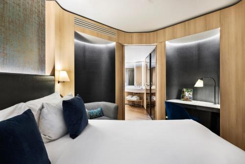 Habitación Deluxe - 1 cama grande del hotel Riu Plaza London The Westminster. Foto 8