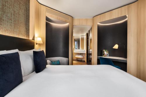 Habitación Superior Deluxe con cama grande del hotel Riu Plaza London The Westminster. Foto 1