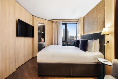 Habitación Superior Deluxe con cama grande del hotel Riu Plaza London The Westminster. Foto 2