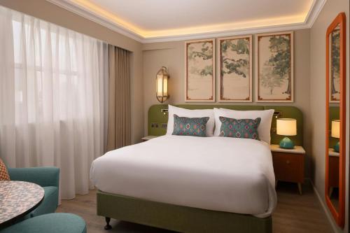 Habitación King Deluxe con vistas a la ciudad del hotel Hyde & Seek, London Hyde Park, a Tribute Portfolio Hotel. Foto 1
