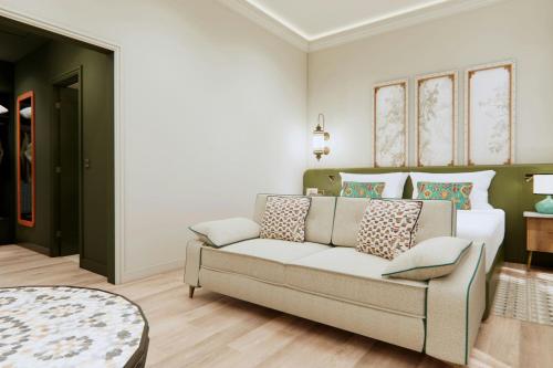 Habitación Familiar Hydeaway con dos camas King y vistas a la ciudad del hotel Corus Hyde Park. Foto 4