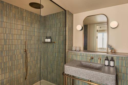 1 King Suite with Daybed del hotel Indigo London K West Shepherd's Bush by IHG