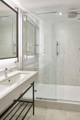 Habitación Deluxe con cama King del hotel London Marriott Grosvenor Square. Foto 4