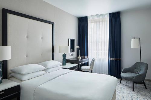 Habitación Deluxe con cama Queen del hotel London Marriott Grosvenor Square
