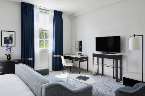 Habitación Executive King con acceso al salón ejecutivo del hotel London Marriott Grosvenor Square. Foto 1