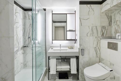 Habitación Executive King con acceso al salón ejecutivo del hotel London Marriott Grosvenor Square. Foto 4