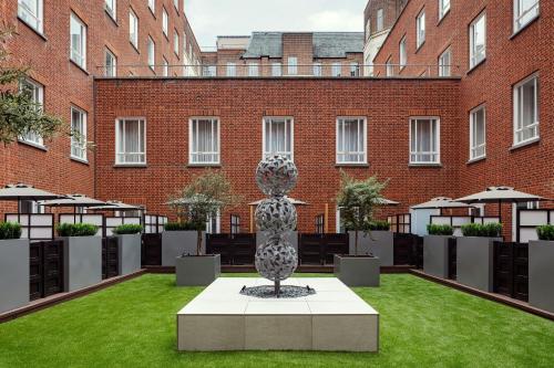 Suite con balcón y acceso al salón ejecutivo del hotel London Marriott Grosvenor Square. Foto 6