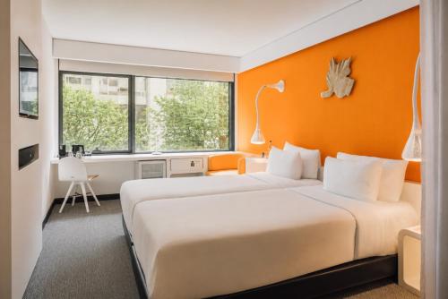 Habitación Doble Deluxe con vistas a la ciudad - 1 o 2 camas del hotel Evolution Lisboa. Foto 5