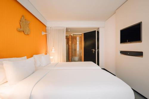 Habitación Doble Deluxe con vistas a la ciudad - 1 o 2 camas del hotel Evolution Lisboa. Foto 6