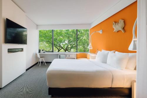 Habitación Doble Deluxe con vistas a la ciudad - 1 o 2 camas del hotel Evolution Lisboa. Foto 7