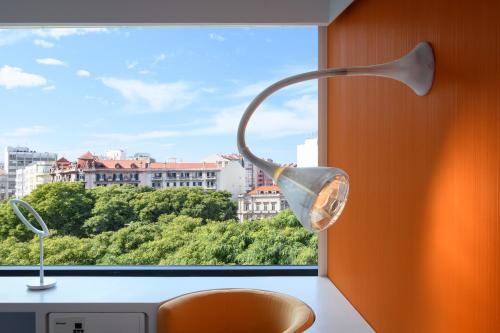 Habitación Doble Deluxe con vistas a la ciudad - 1 o 2 camas del hotel Evolution Lisboa. Foto 2