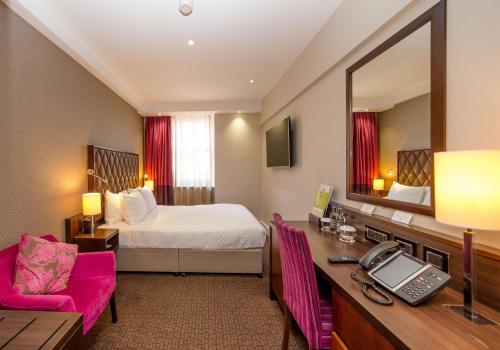 Habitación Queen del hotel Doubletree By Hilton London Marble Arch. Foto 1