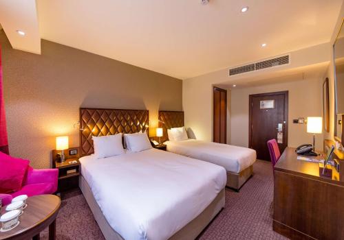 Habitación Familiar con cama queen del hotel Doubletree By Hilton London Marble Arch. Foto 3