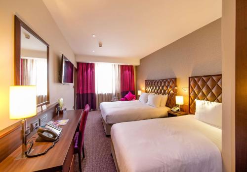 Habitación Familiar con cama queen del hotel Doubletree By Hilton London Marble Arch. Foto 4