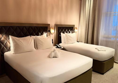 Double Family Room with Single Bed del hotel Doubletree By Hilton London Marble Arch. Foto 1