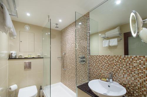 Habitación Twin - 2 camas individuales del hotel Doubletree By Hilton London Marble Arch. Foto 3