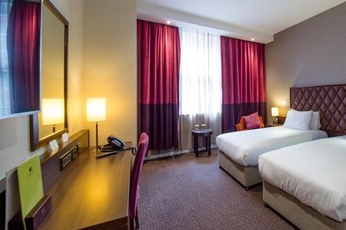 Habitación Twin - 2 camas individuales del hotel Doubletree By Hilton London Marble Arch. Foto 4