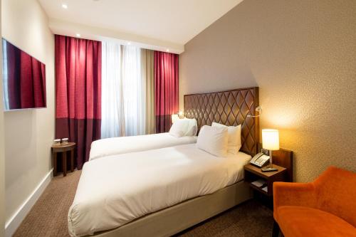Habitación Deluxe Twin - 2 camas individuales del hotel Doubletree By Hilton London Marble Arch. Foto 1