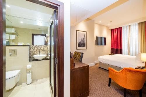 Habitación Deluxe Twin - 2 camas individuales del hotel Doubletree By Hilton London Marble Arch. Foto 3