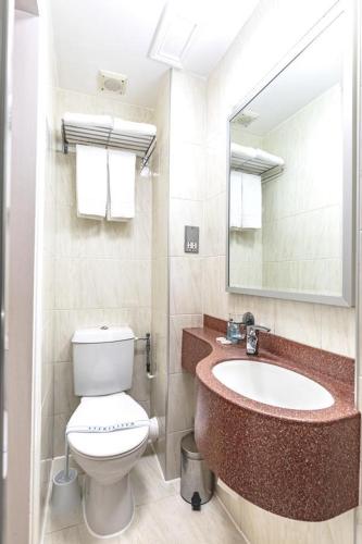 Habitación Doble con baño - 2 camas del hotel Nayland. Foto 6