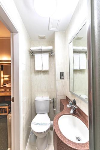 Habitación Familiar con baño del hotel Nayland. Foto 6