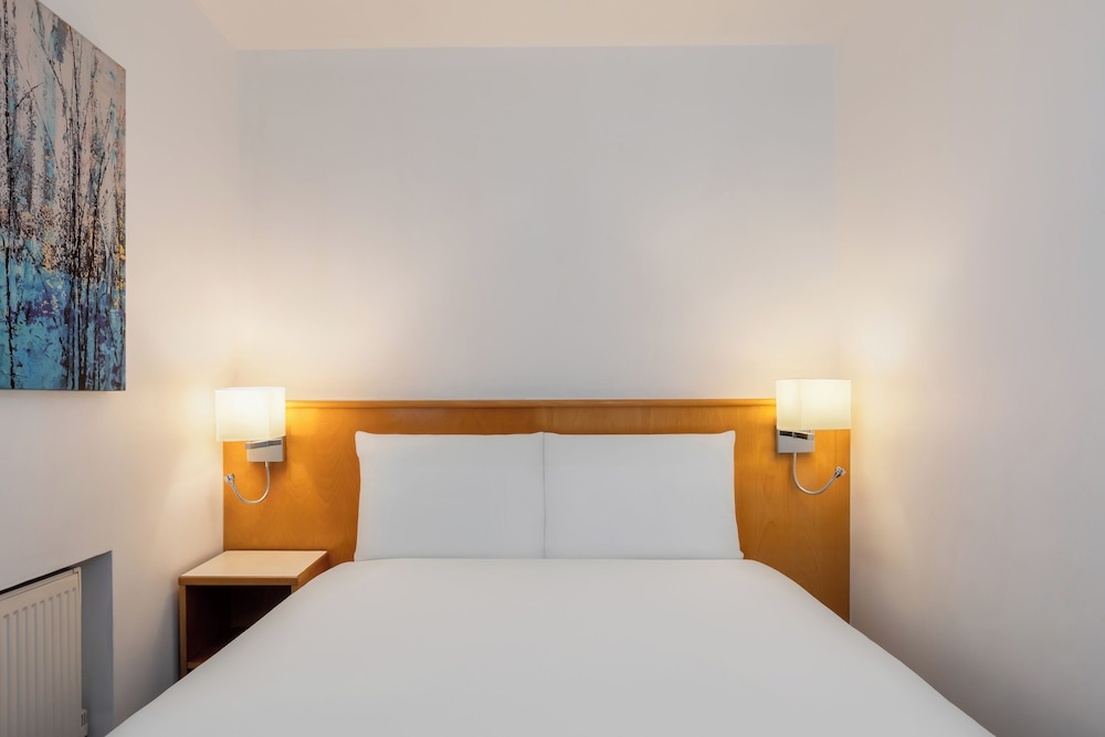 Habitación triple Signature del hotel STG Oxford Street. Foto 1