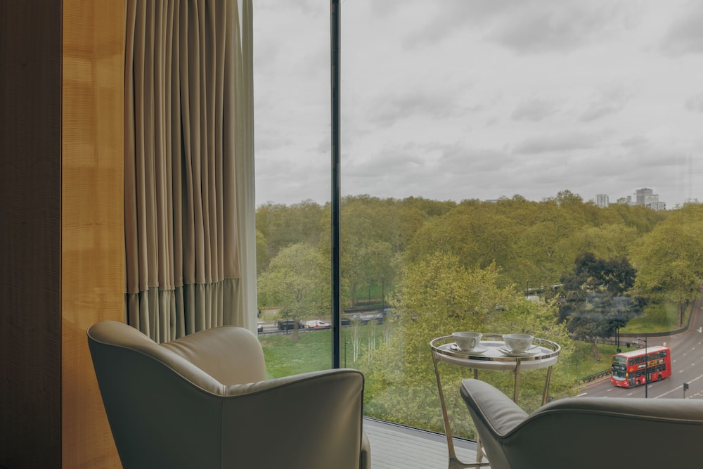 Suite (Mayfair) del hotel Four Seasons London At Park Lane. Foto 4