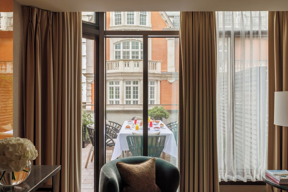 Suite estudio, terraza del hotel Four Seasons London At Park Lane. Foto 4