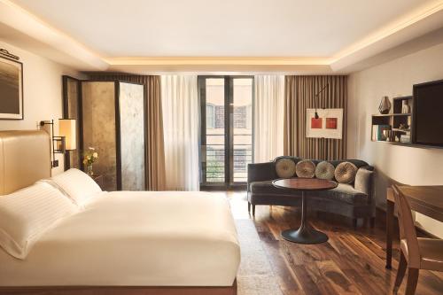 Estudio moderno del hotel The Connaught. Foto 1