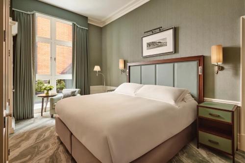 Habitación Superior con patio del hotel The Connaught. Foto 1