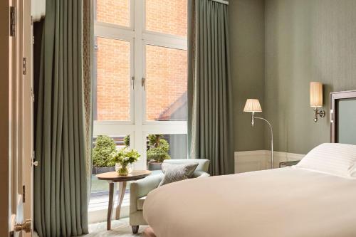 Habitación Superior con patio del hotel The Connaught. Foto 2