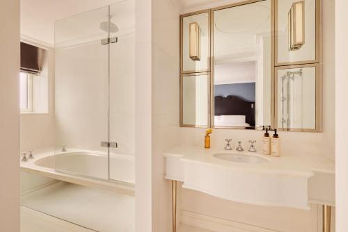 Habitación Deluxe del hotel The Connaught. Foto 2