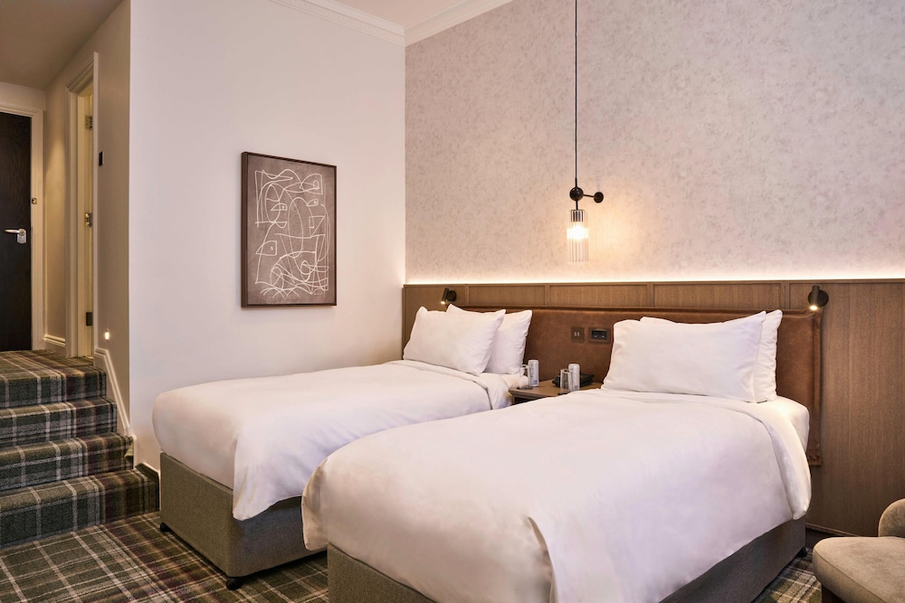 Habitación doble estándar con dos camas del hotel Radisson Blu , London Euston Square (formerly Grafton). Foto 1