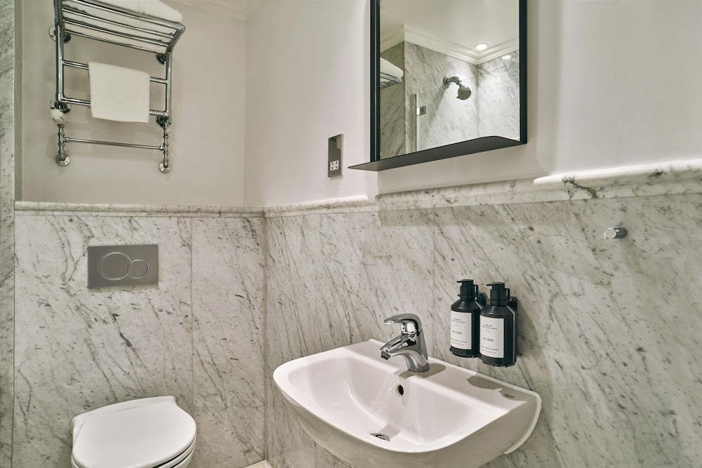 Habitación individual superior (recién reformada) del hotel Radisson Blu , London Euston Square (formerly Grafton). Foto 3