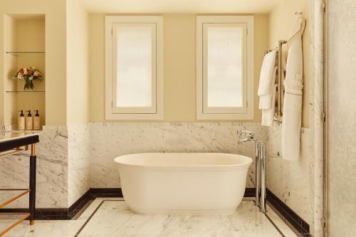 Suite con terraza del hotel Claridge's. Foto 1