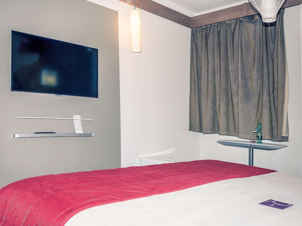 Habitación Standard con una cama doble del hotel Mercure Vienne Sud Chanas. Foto 2