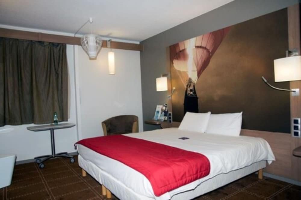 Habitación Standard con una cama doble del hotel Mercure Vienne Sud Chanas. Foto 4