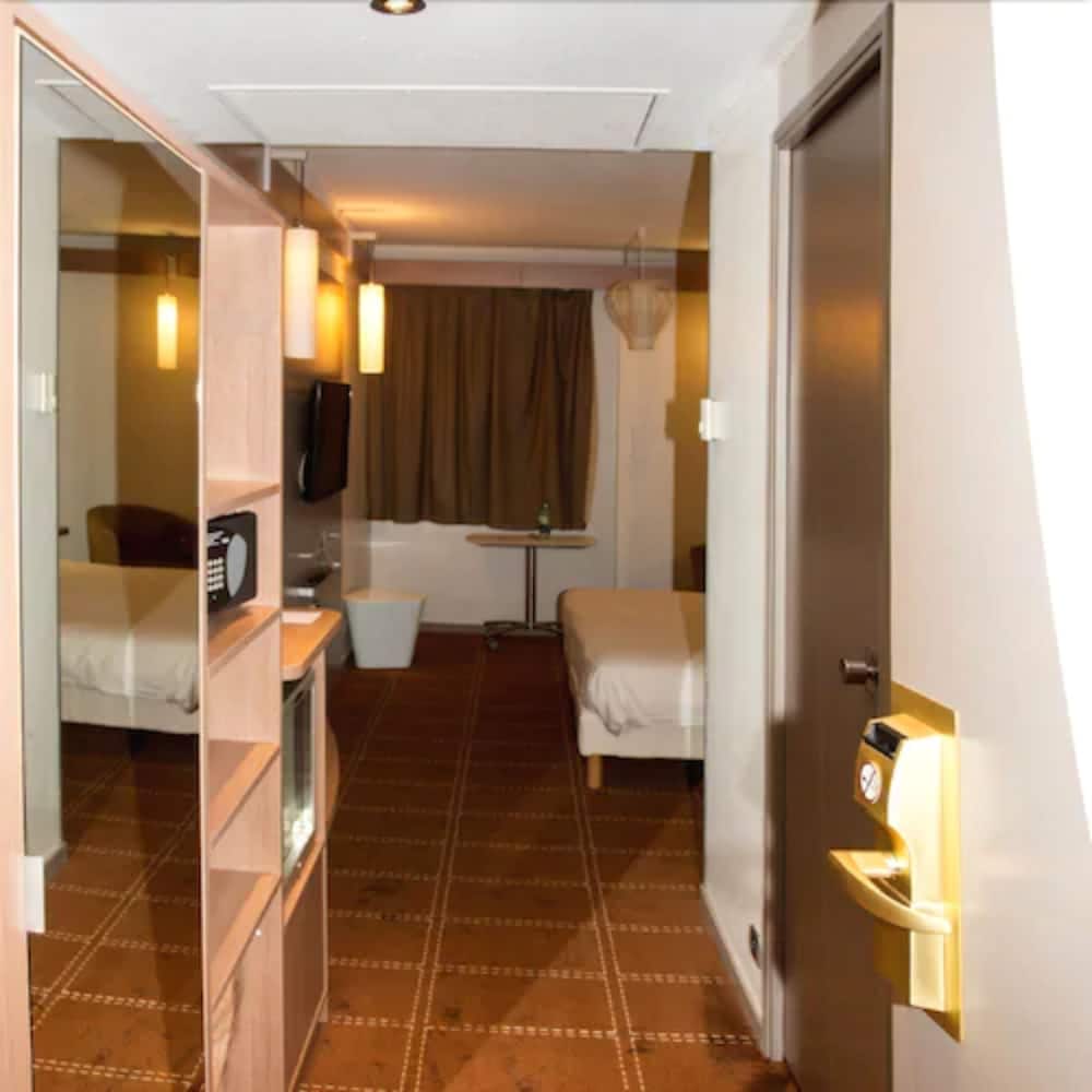 Habitación Standard con una cama doble del hotel Mercure Vienne Sud Chanas. Foto 5