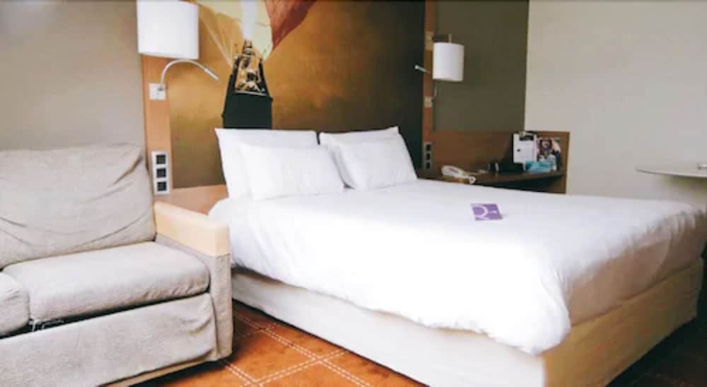Habitación Standard con una cama doble del hotel Mercure Vienne Sud Chanas. Foto 8