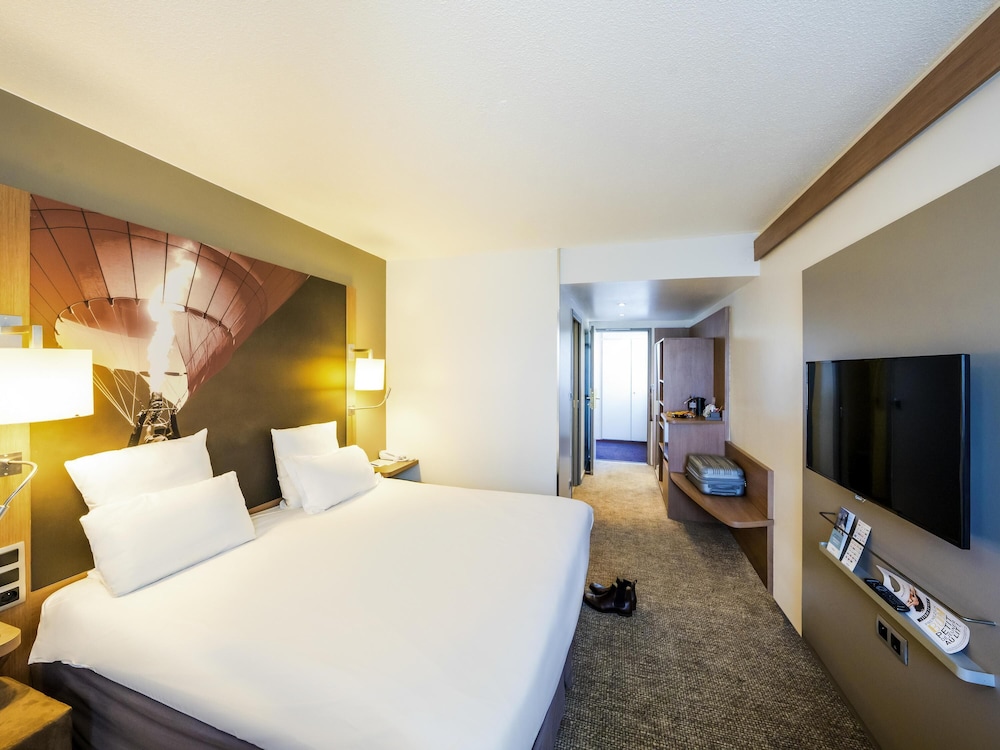 Habitación Standard con una cama doble del hotel Mercure Vienne Sud Chanas. Foto 13