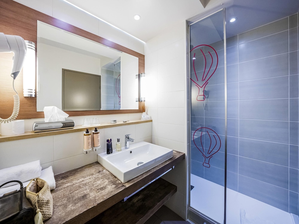 Habitación Standard con una cama doble del hotel Mercure Vienne Sud Chanas. Foto 14