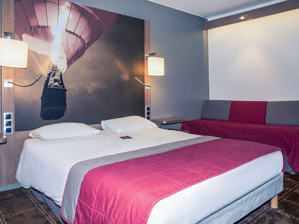 Habitación Classic - Una cama doble y un sofá cama para un niño del hotel Mercure Vienne Sud Chanas. Foto 1