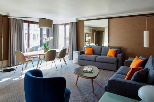 Suite Esquinera de 1 dormitorio con terraza y acceso al club lounge M del hotel London Marriott Regents Park