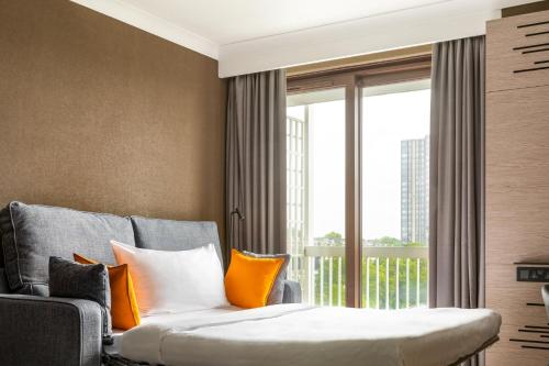 Suite Junior con acceso al club lounge - 1 cama extragrande del hotel London Marriott Regents Park. Foto 3
