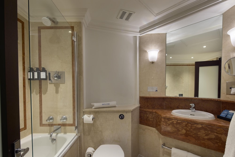 Habitación estándar del hotel Radisson Blu , London Leicester Square. Foto 7